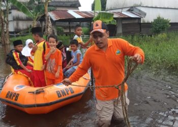 Waspada Banjir, BPBD Siagakan Perahu Karet Untuk Bantu Mobilisasi Pelajar Kesekolah