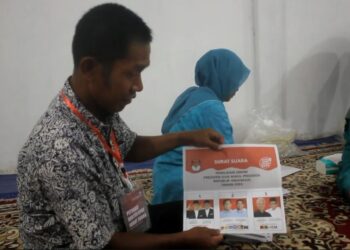 KPU Tanjabtim Laksanakan Penyortiran dan Pelipatan Surat Suara