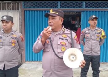 Waspada Cuaca Ekstrem, Unit Binmas Polsek Nipah Panjang Berikan Imbauan Langsung di Pelabuhan