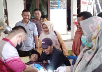 Ketua TP PKK Tanjabtim Tinjau Sunatan Massal Kecamatan Di Rantau Rasau