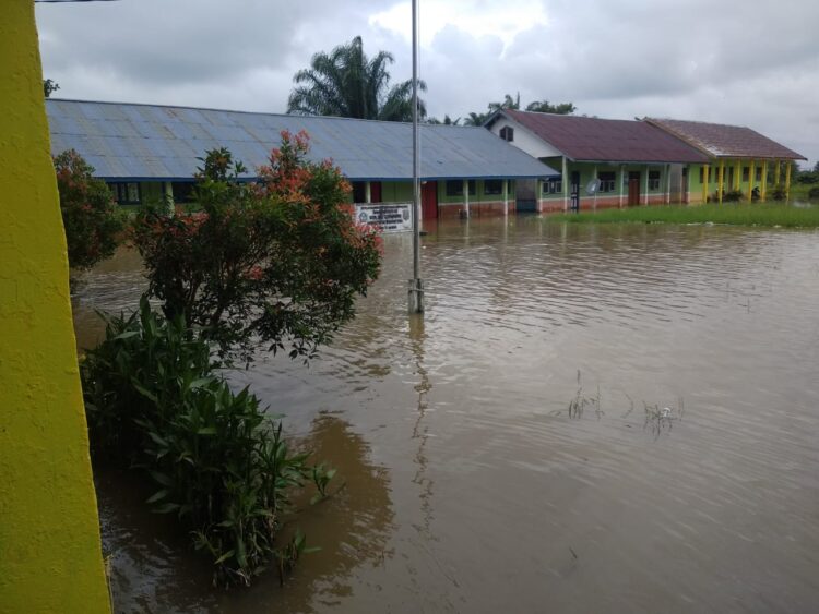Banjir Wilayah Berbak, Kadisdik Himbau Sekolah Terdampak Untuk Lakukan Daring.