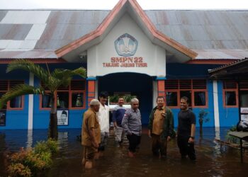 Kadisdik Tanjabtim Tinjau Sekolah Terdampak Banjir