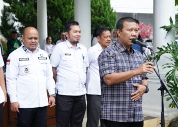 Serahkan 237 SK PPPK, Bupati Romi Pastikan Tindak Tegas yang Bermain di Proses Seleksi