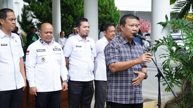 Serahkan 237 SK PPPK, Bupati Romi Pastikan Tindak Tegas yang Bermain di Proses Seleksi