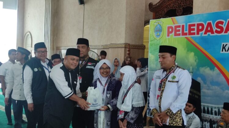 Wakil Bupati Tanjabtim Robby, Lepas 142 Jamaah Haji Kabupaten Tanjung Jabung Timur