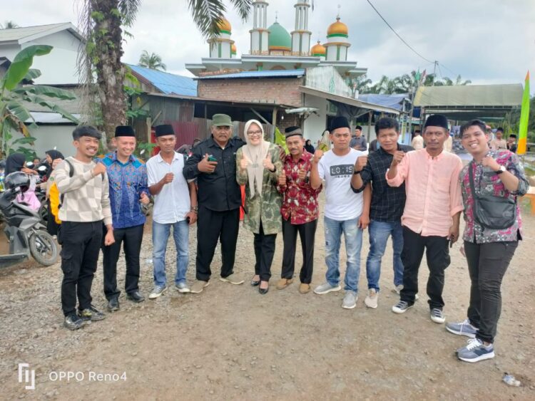 Hadir Bersama di Pengajian Akbar Rasau, Dilla Hich – Muslimin Tanja Berpasangan?