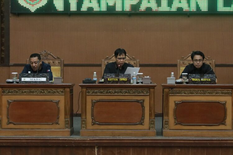 3 Pansus DPRD Laporkan Hasil Pembahasan Terhadap LKPJ Bupati TA 2023