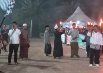 Bupati Tanjabtim Lepas Pawai Obor Sambut Tahun Baru Islam 1446 H
