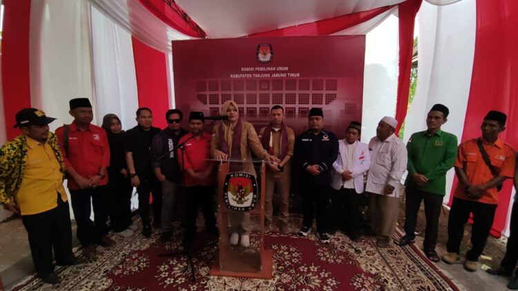 Daftar Ke KPU, Dilla Hich-MT Diantar Ribuan Pendukung dan Simpatisan