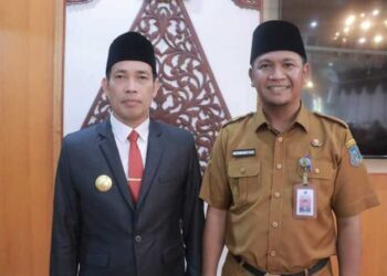 Sekda Tanjabbar Hadiri Pengukuhan Pjs Bupati Tanjabbar dr.H.MHD Fery Kusnadi Sp. OG. Di Rumah Dinas Gubernur Jambi
