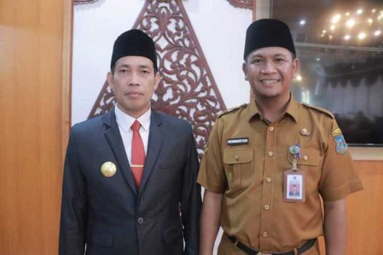 Sekda Tanjabbar Hadiri Pengukuhan Pjs Bupati Tanjabbar dr.H.MHD Fery Kusnadi Sp. OG. Di Rumah Dinas Gubernur Jambi