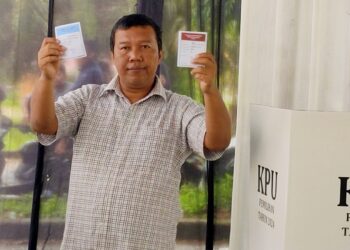 Bupati Tanjabtim Berpartisipasi Gunakan Hak Suaranya di TPS 04 Rano