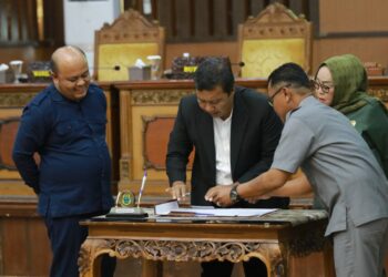 Hadiri Paripurna Terakhir di Masa Jabatannya, Bupati Tanjabtim Romi Ucapkan Terima Kasih Kepada DPRD