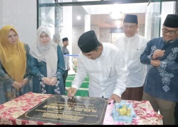 Bupati Tanjabbar Resmikan Masjid Al-Anwar di Komplek Perkantoran