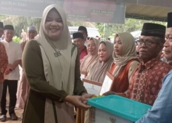 Serahkan Bantuan, Bupati dan Wabup Tanjabtim Safari Ramadhan ke Geragai