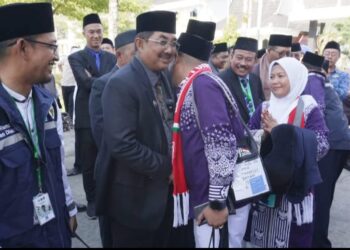 Bupati Tanjabbar Secara Resmi Lepas Keberangkatan Ratusan Calon Haji Kabupaten Tanjung Jabung Barat