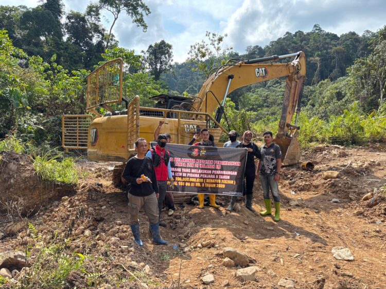 Dipimpin Operasi Kapolsek Bangko Dua Alat Excavator Dusun Petekun di Amankan