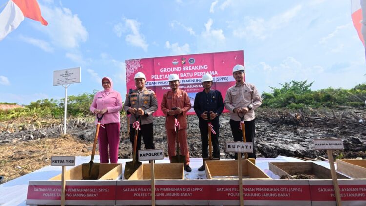 Peletakan Batu Pertama Pembangunan  Gedung SPPG,Kapolres Tanjabbar Dukung Penuh  Sukseskan Program Prioritas Nasional Makan Bergizi Gratis.(MBG)