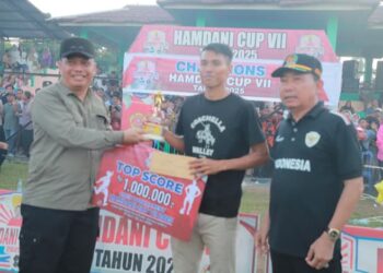 Wabup Tanjabbar Hadiri Sekaligus Secara Resmi Menutup Turnamen Sepak Bola Hamdani Cup VII di Batang Asam
