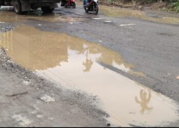 Minta  Segera  Di Perbaiki Kondisi Jalan Tungkal-Jambi Rusak Berlubang, Mengangkak