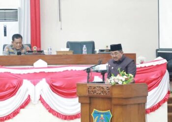 Bupati Tanjabbar Sampaikan Tanggapan atas Pemandangan Umum Fraksi-Fraksi atas Ranperda Pertanggungjawaban APBD 2024 dalam Rapat Paripurna DPRD