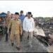 Bupati Tanjabbar Bersama Gubernur Jambi Kunjungi Korban Kebakaran Di Desa Sungai Dualap,Juga Salurkan Bantuan
