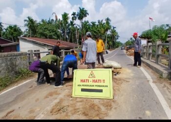 Pemkab Melalui PUPR Tanjabbar Respon Cepat Aduan Keluhan Warga Terkait Jembatan Diduga Alami Rusak,Ini Akan Di Perbaikan