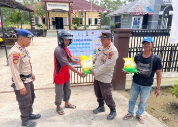 Polres Tanjabbar Gelar Gerakan Pangan Murah Beras SPHP Bersama Polsek Tungkal Ilir dan KSKP