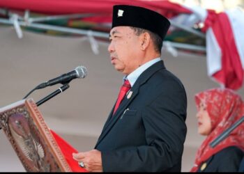 Ikuti Upacara HUT RI Ke-80, Ketua DPRD Tanjabbar Bacakan Teks Proklamasi