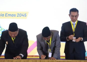 Bupati Tanjabbar Tandatangani Komitmen Bersama Pembangunan Meritokrasi Instansi Daerah Di Palembang