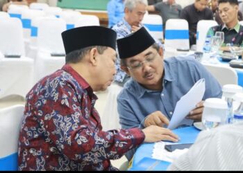 Bupati Tanjabbar Pimpin Rapat Usulan Pembagian Persentase Saham PI 10% Bersama Pimpinan dan Anggota DPRD Tanjab Barat