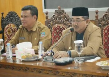 Bupati  Tanjabbar Didampingi Wakil nya Pimpin Rapat Penyusunan RAPBD Tahun 2026
