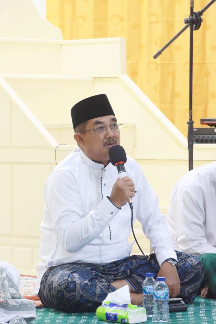 Safari Subuh di Masjid Jamalia, Bupati Tanjabbar Ajak Masyarakat Aktif Jaga Lingkungan