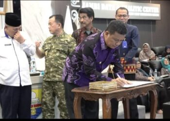 Wabup Tanjabbar Hadiri Launching dan Penandatanganan Komitmen Pembangunan Kependudukan Provinsi Jambi 2025-2029