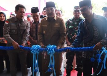 Bupati Tanjabbar Resmikan Koperasi Desa Merah Putih Pertama di Dusun Mudo