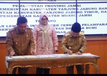 Wabup Tanjabbar Menandatangani Komitmen Bersama Percepatan Penetapan Lembaga Independen Migas di WK Jabung dan Lemang