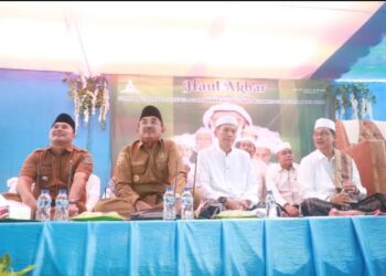 Bupati Tanjabbar Hadiri Haul Syekh Abdul Qadir Al-Jailani di Desa Tanjung Senjulang Kecamatan Bram Itam