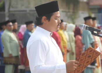 Peringatan HUT Provinsi Jambi Ke-69.Tahun 2026 Yang Di Gelar Upacara Di Alun-Alun Ka,Tungkal,Naskah Deklarasi Badan Kongres Rakyat Jambi Di bacakan Ketua Komisi ll DPRD Tanjabbar