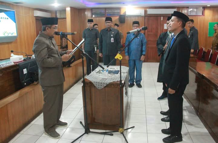 Bupati Tanjabbar Resmi Lantik Pejabat Pimpinan Tinggi Pratama dan Fungsional di Lingkungan Pemkab