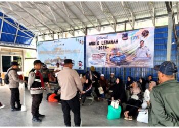 Sitkamtibmas,Polsek Dan Personel nya Sambangi Pemudik Arus Balik Di kawasan Pelabuhan Roro Tanjabbar kondusif