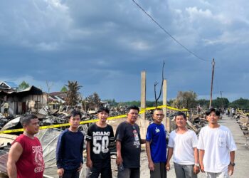 Bersama Masyarakat RT 013 Sungai Saren,Solidaritas Peduli Bantu Pakaian  Layak Dan Makanan Mie Instan Ke Korban Kebakaran Teluk Nilau