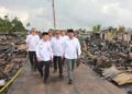 Bupati Dan Wabup Tanjabbar Bersama Gubernur Jambi  Tinjau Lokasi Kebakaran Serta Serahkan Bantuan di Teluk Nilau