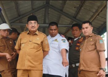 Respons Cepat,Bupati Tanjabbar Tinjau Dermaga Apung Ambruk di Tanjung Senjulang,Perbaikan Segera Dilakukan