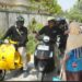 Bupati Tanjabbar Gelar Aksi Sosial Blusukan Naik Vespa, Bagikan 100 Sembako untuk Warga Kurang Mampu