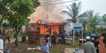 Polisi Selidiki Peristiwa Kebakaran Yang Terjadi Di Kuala Tungkal,Hanguskan Beberapa Unit Bangunan