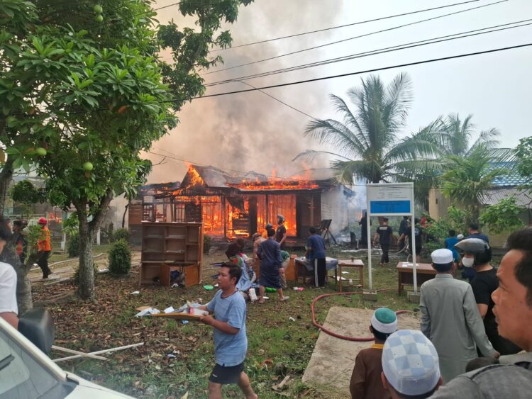 Polisi Selidiki Peristiwa Kebakaran Yang Terjadi Di Kuala Tungkal,Hanguskan Beberapa Unit Bangunan