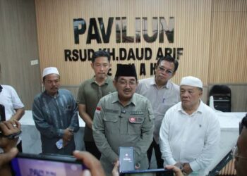 Bupati Tanjabbar Kunjungi Pasien ISPA,Terdampak Kabut Asap,Yang Sedang Jalani Rawat Di RSUD KH. Daud Arif Kuala Tungkal